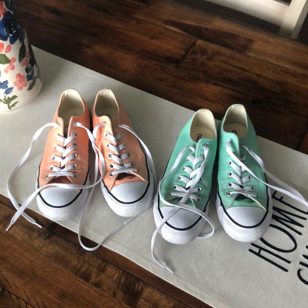 2 Pairs of Converse